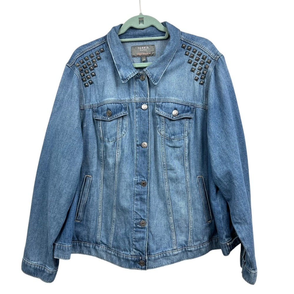 Torrid Womens Denim Jean Jacket Studded Shoulders Patch Pockets Plus Size 4*